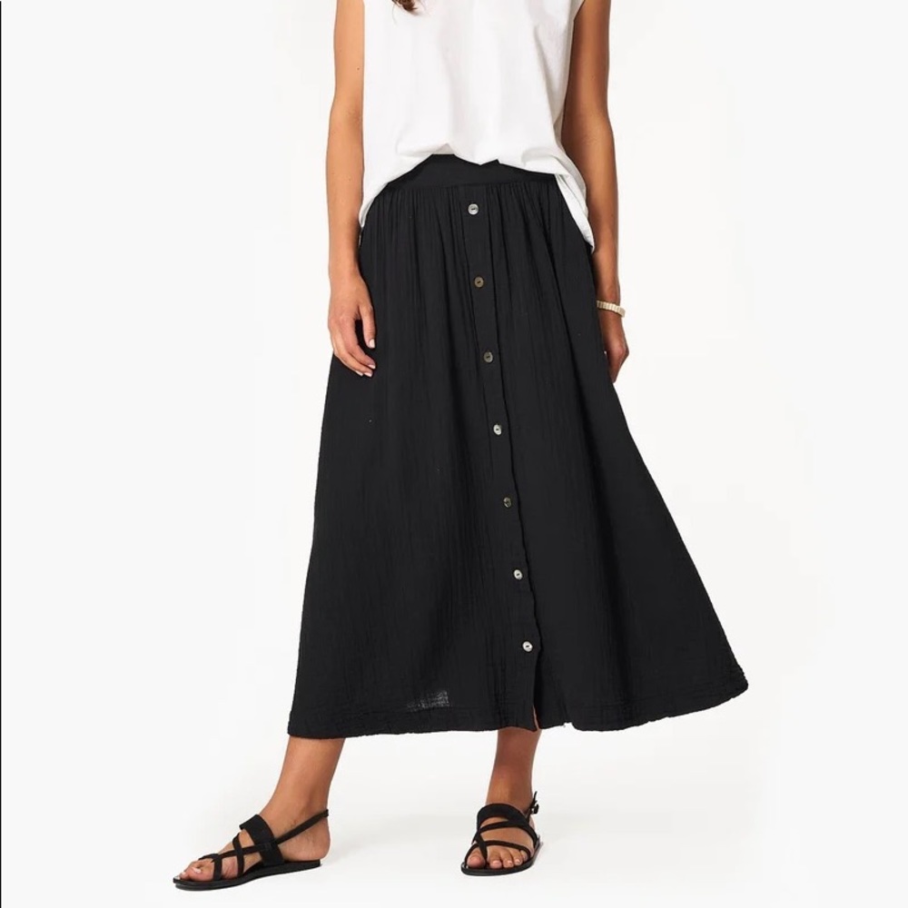 XiRENA Black Button-Down Skirt